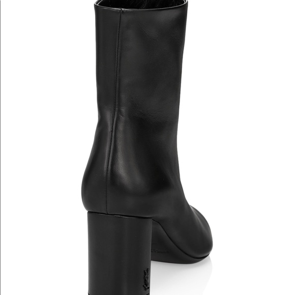 Saint Laurent Classic Lou Boot - Picture 2 of 3
